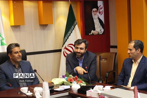 نشست مدیرکل آموزش و پرورش با اعضای مجلس دانش‌آموزی شهرستان‌های استان تهران