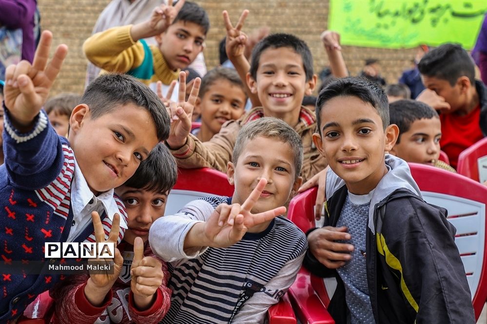 اجرای برنامه‌های شاد و معنوی در مناطق سیل زده «آق‌قلا»