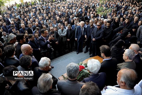 تشییع پیکر بهمن کشاورز