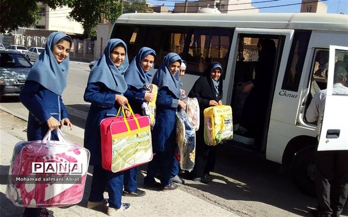 توزیع  کمک های فرهنگیان ناحیه یک اهواز در بین سیل زدگان