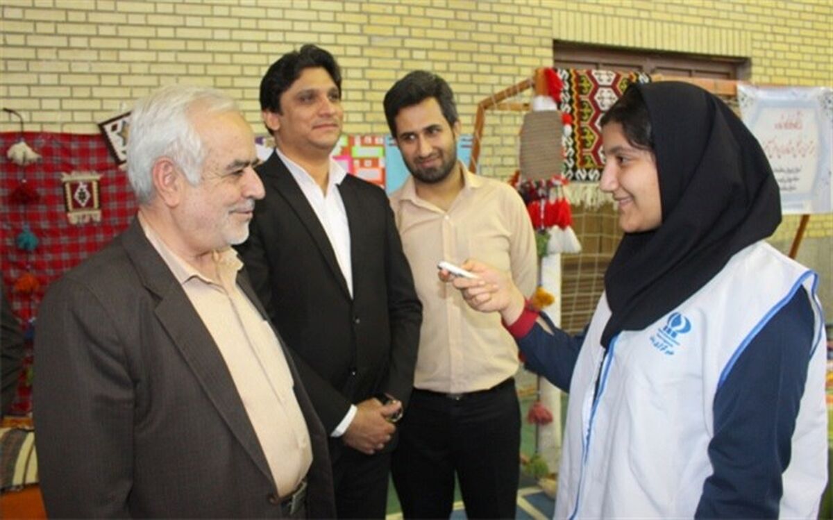 مشاوران و معلمان  نقش مهمی در رشد و شکوفایی استعداد های دانش آموزان ایفا می کنند
