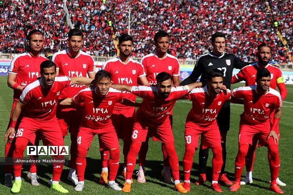 دیدار تیم‌های تراکتورسازی تبریز و  پرسپولیس تهران