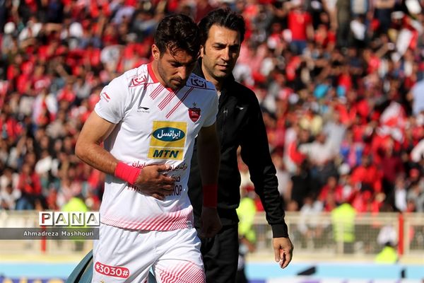 دیدار تیم‌های تراکتورسازی تبریز و  پرسپولیس تهران