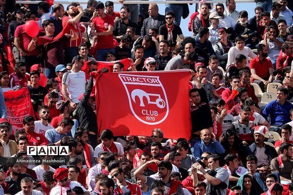 دیدار تیم‌های تراکتورسازی تبریز و  پرسپولیس تهران