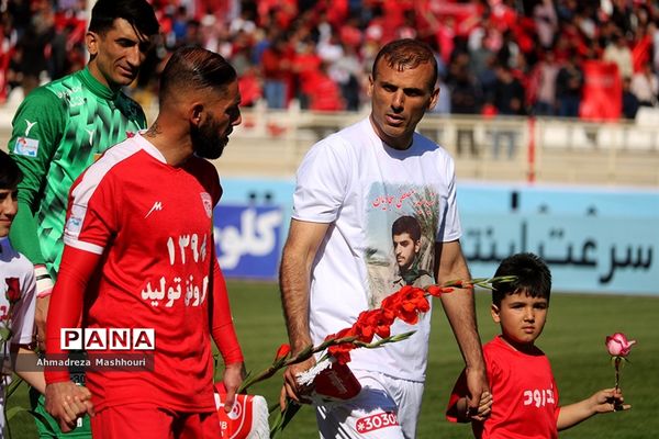 دیدار تیم‌های تراکتورسازی تبریز و  پرسپولیس تهران