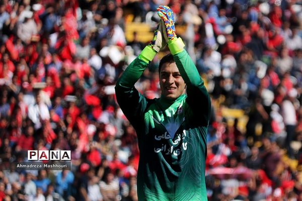 دیدار تیم‌های تراکتورسازی تبریز و  پرسپولیس تهران