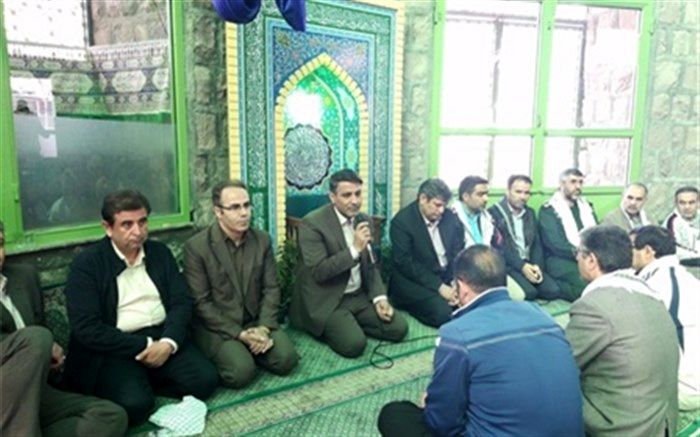 کارکنان اداره کل ونواحی یک ودو در مراسم کوهپیمایی وعطرافشانی مزار شهدای گمنام ارتفاعات گاوازنگ زنجان شرکت کردند
