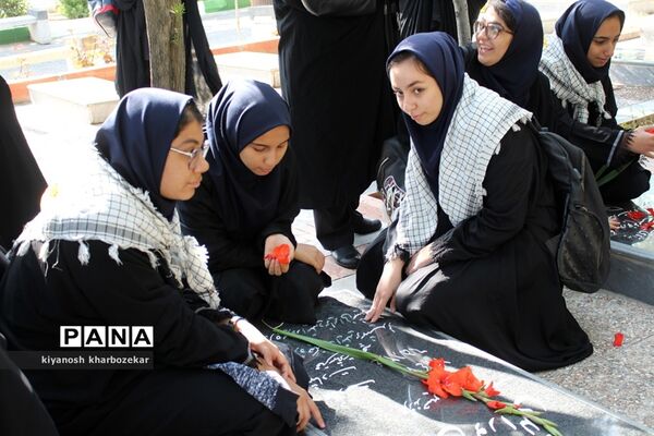 غبار روبی مزار شهدای ارومیه بمناسبت هفنه بزرگداشت معلم