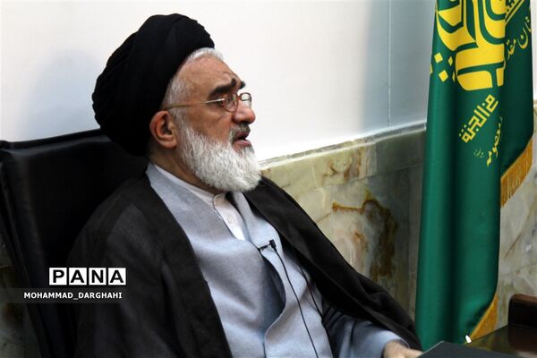 دیدار معلمان برتر استان با آیت الله سعیدی