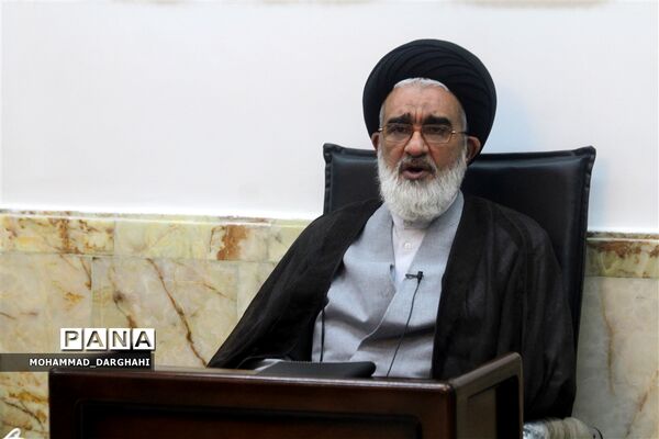 دیدار معلمان برتر استان با آیت الله سعیدی