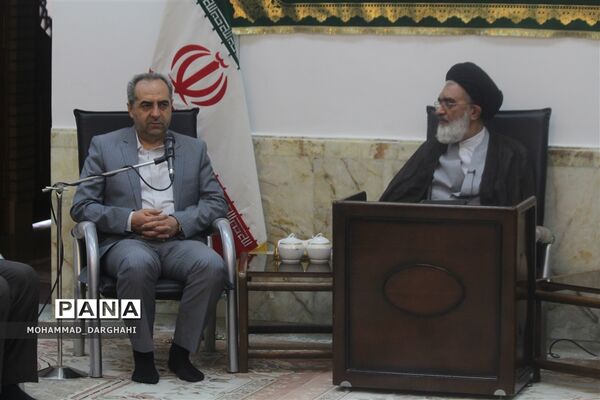 دیدار معلمان برتر استان با آیت الله سعیدی