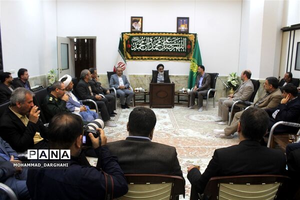 دیدار معلمان برتر استان با آیت الله سعیدی