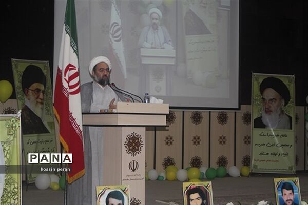 همایش تجلیل از مقام شامخ معلم و تکریم معلمان منتخب استانی