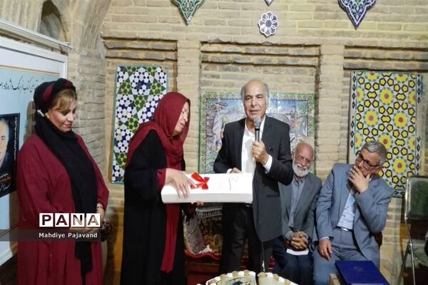 مراسم رونمایی از کتاب فرهنگ واژه ها و اصطلاحات شیرازی همزمان با هفته شیراز