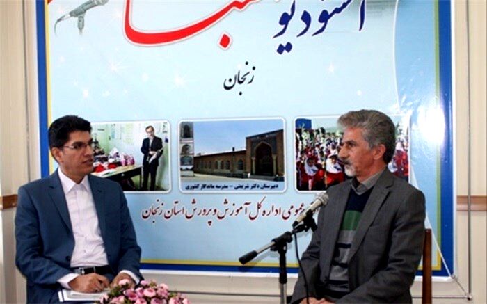 آموزگاری که 44 سال است پایه اول ابتدایی تدریس می کند