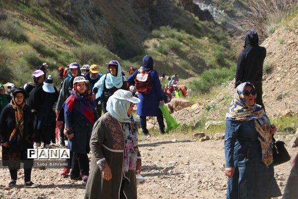 حضور شهروندان شهرقدس در مراسم کوهپیمایی خانوادگی
