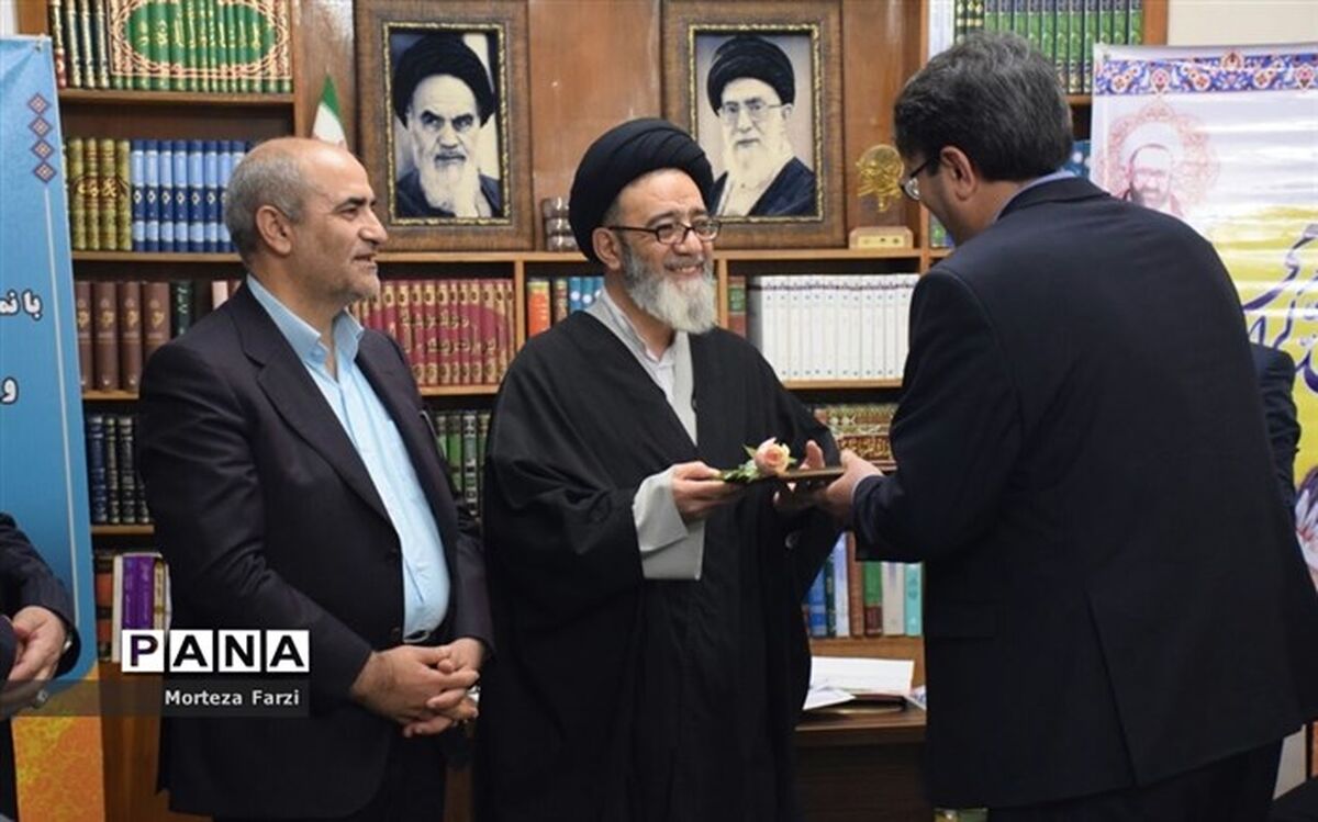 نماینده ولی فقیه در آذربایجان شرقی: مسئولین باید به وضعیت معیشت معلمان توجه زیادی داشته باشند