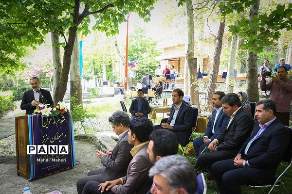 دیدار وزیر آموزش و پرورش با جمعی از معلمان برگزیده کشور