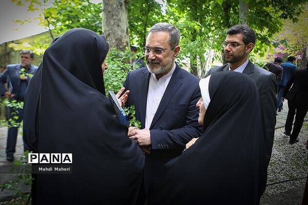 دیدار وزیر آموزش و پرورش با جمعی از معلمان برگزیده کشور