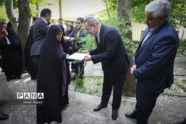دیدار وزیر آموزش و پرورش با جمعی از معلمان برگزیده کشور