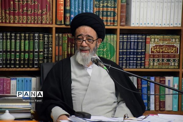 دیدار فرهنگیان و معلمین منتخب استان با امام جمعه تبریز