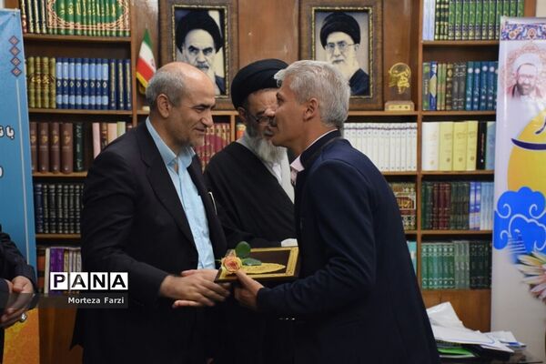 دیدار فرهنگیان و معلمین منتخب استان با امام جمعه تبریز