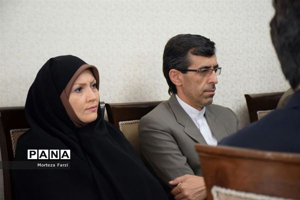 دیدار فرهنگیان و معلمین منتخب استان با امام جمعه تبریز