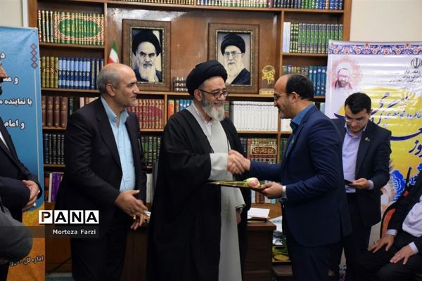 دیدار فرهنگیان و معلمین منتخب استان با امام جمعه تبریز