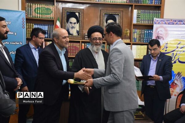 دیدار فرهنگیان و معلمین منتخب استان با امام جمعه تبریز