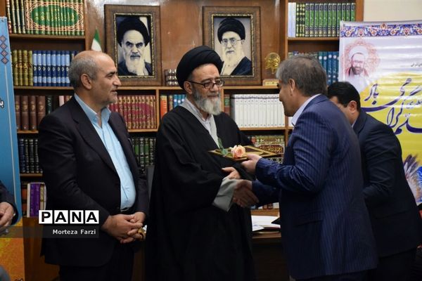 دیدار فرهنگیان و معلمین منتخب استان با امام جمعه تبریز