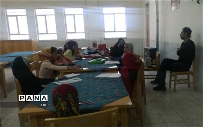 کارگاه قصه گویی به زبان انگلیسی در زواره یکساله شد