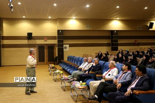 تجلیل از مربیان پیشتاز سازمان دانش‌آموزی ناحیه 4 مشهد