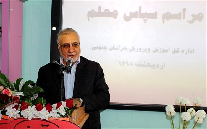 مشاور استاندار خراسان جنوبی: آگاهی بخشی مهمترین رسالت معلم است