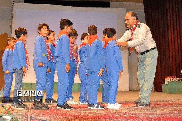 تجلیل از مربیان و اعضای برگزیده تشکلات پیشتازان و هلال احمر در بابل