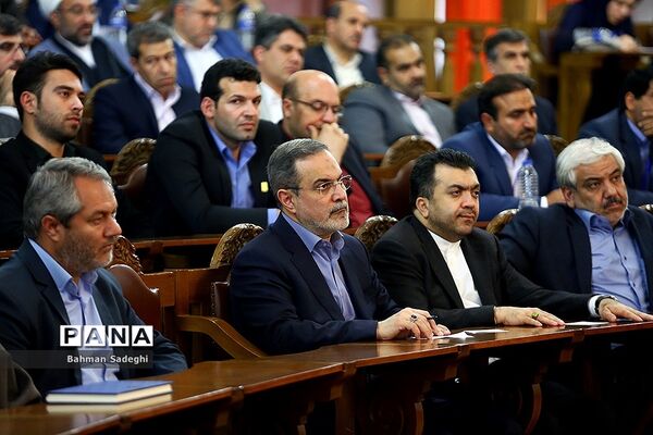 دیدار جمعی از فرهنگیان با رئیس مجلس شورای اسلامی