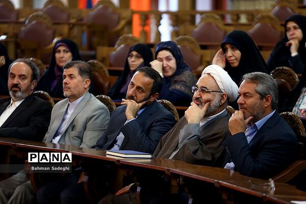 دیدار جمعی از فرهنگیان با رئیس مجلس شورای اسلامی