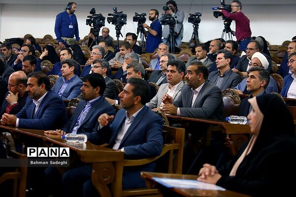 دیدار جمعی از فرهنگیان با رئیس مجلس شورای اسلامی