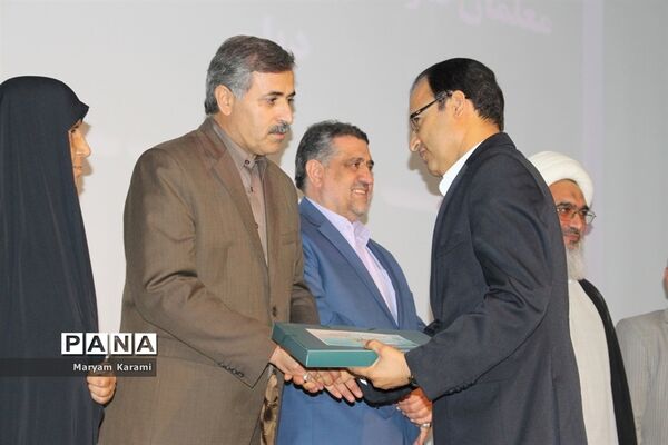 تقدیر از معلمان برتر استانی و منطقه ای آموزش و پرورش  استان بوشهر-2