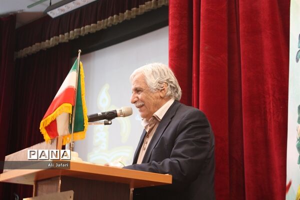 سپاس معلم در ناحیه یک ری