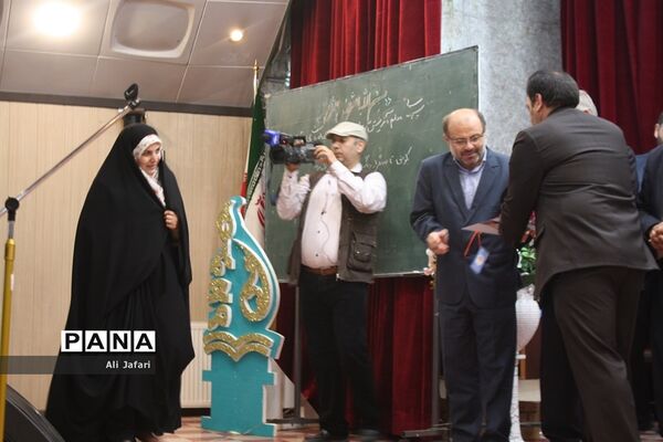 سپاس معلم در ناحیه یک ری