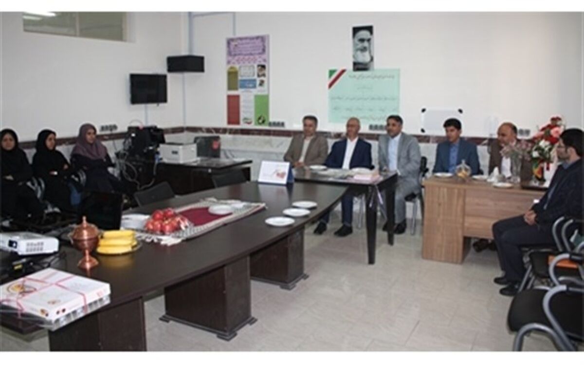 معاون سیاسی، امنیتی و اجتماعی استانداری زنجان در دبیرستان دخترانه شاهد مهدیه ناحیه یک حضور یافت