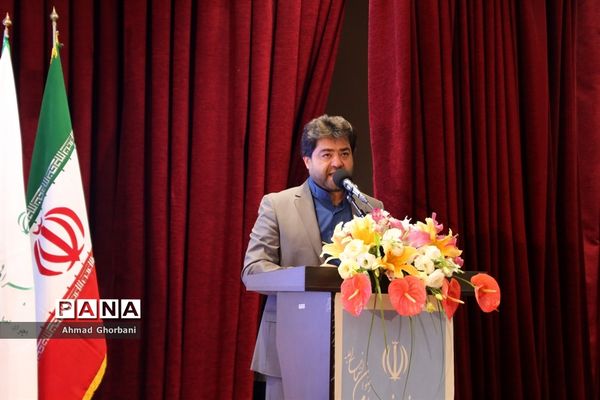 اهدای کمک‌های ستاد اجرایی فرمان امام به مناطق سیل‌زده مازندران