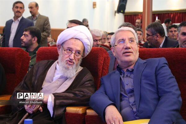 اهدای کمک‌های ستاد اجرایی فرمان امام به مناطق سیل‌زده مازندران