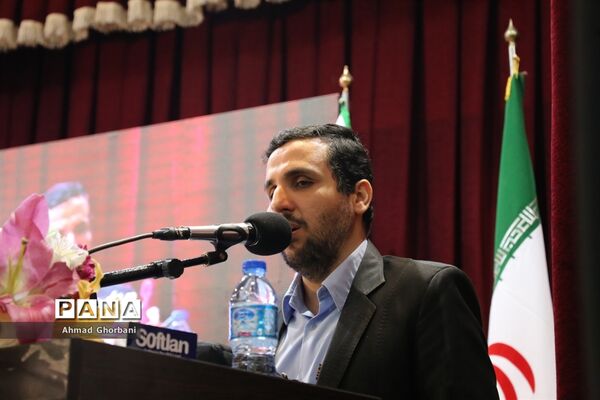 اهدای کمک‌های ستاد اجرایی فرمان امام به مناطق سیل‌زده مازندران