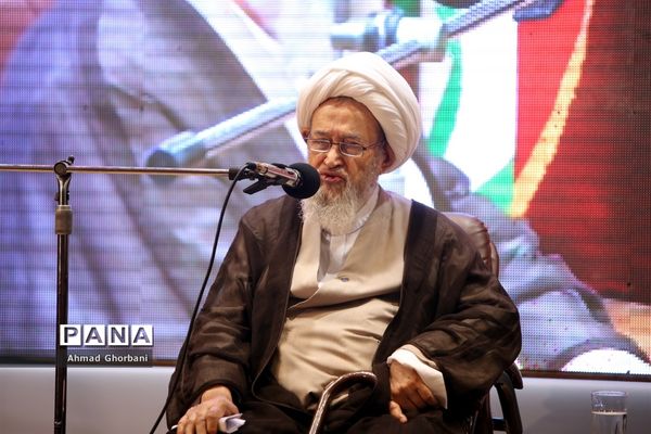 اهدای کمک‌های ستاد اجرایی فرمان امام به مناطق سیل‌زده مازندران