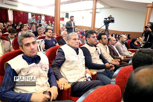 اهدای کمک‌های ستاد اجرایی فرمان امام به مناطق سیل‌زده مازندران