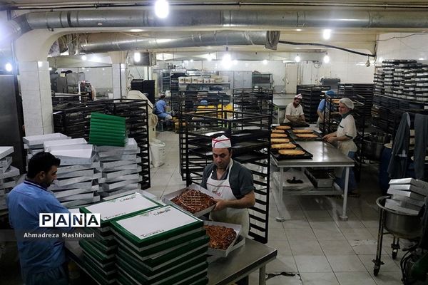 مراحل ساخت زولبیا و بامیه در ماه مبارک رمضان