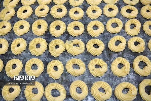 مراحل ساخت زولبیا و بامیه در ماه مبارک رمضان