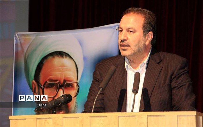 استاندار فارس خطاب به معلمان: ما امروز با یک جنگ تمام عیار اقتصادی مواجه هستیم و خواسته‌های ما باید با شرایط عادی متفاوت باشد