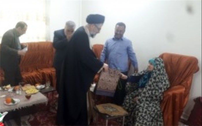 دیدار مسئولان شهرستان ری با خانواده شهدای فرهنگی